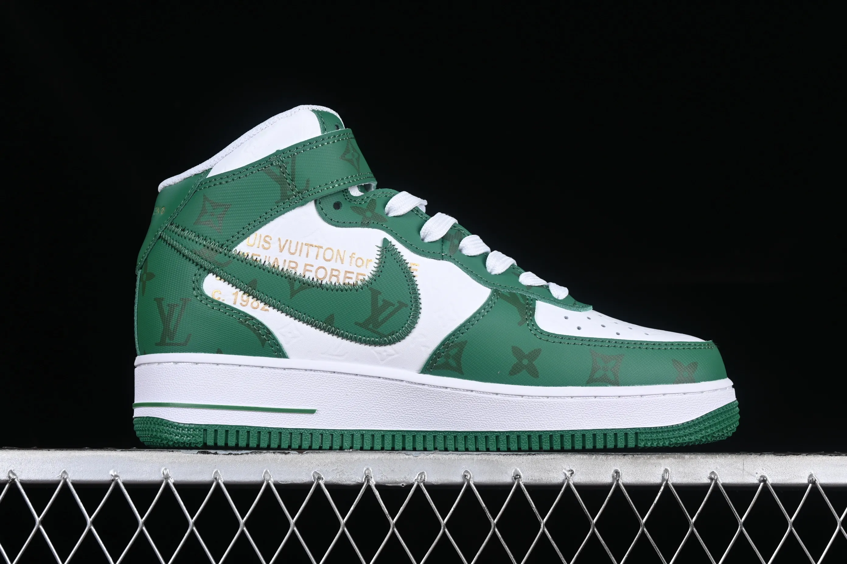 All categories Nk Air Force 1 Air Force series Nk Air Force 1 Mid Air Force mid-top Nk Air Force 1'07 Low Donkey brand print Air Force One mid-top casual sneakers CW2289-111